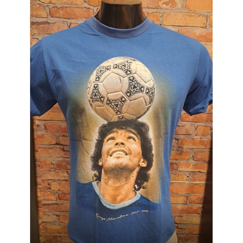 Diego Maradona dominada pelota - 1