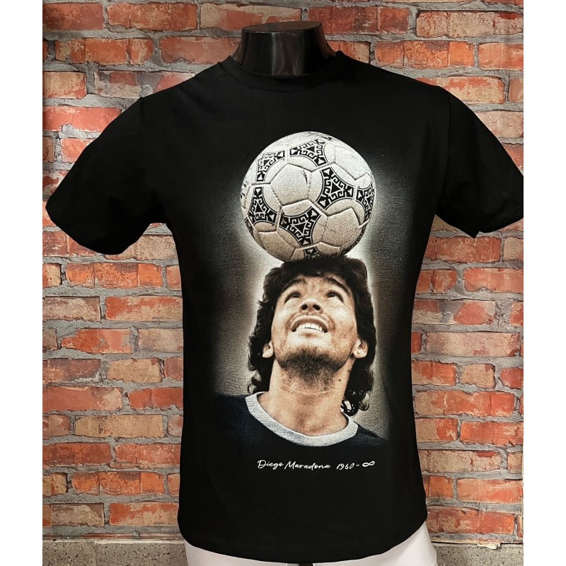 Diego Maradona dominada pelota - 1